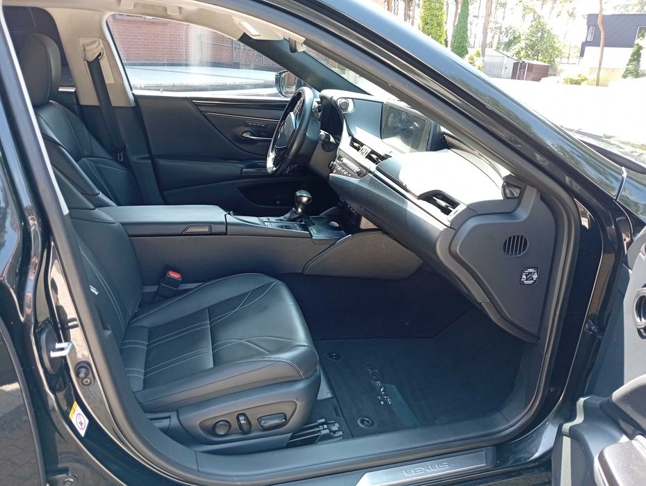 Lexus ES 300H 2025 DO SLUBU