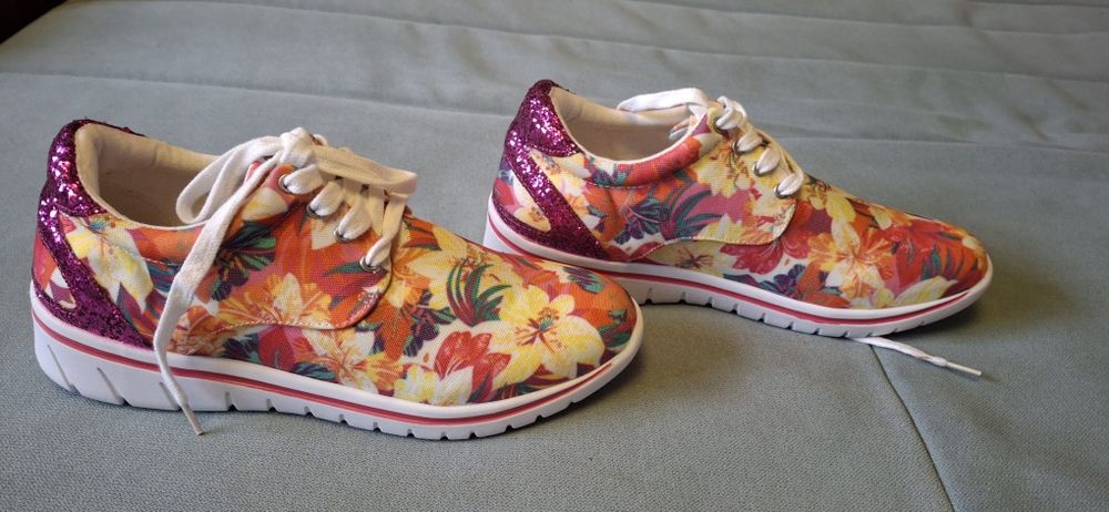 Płócienne półbuty damskie sznurowane letnie 39, Bata