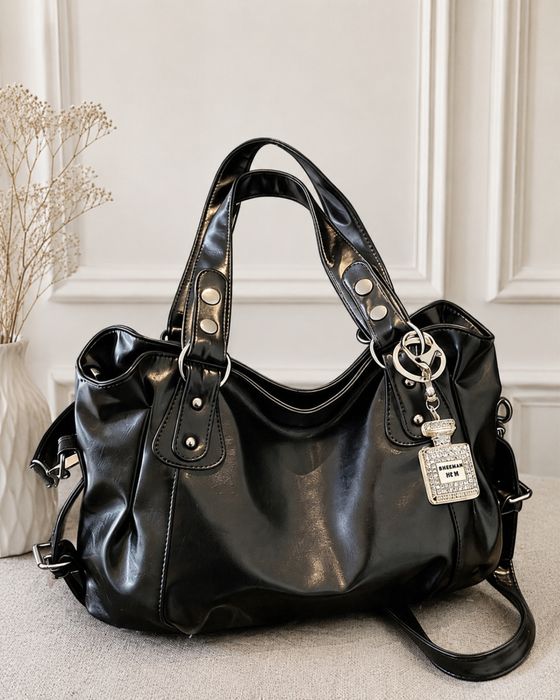 Torebka NOWA Baguette Vintage Y2K Czarna Hobo Bag Shoulder Bag Retro 2000s z brelokiem flakon perfum