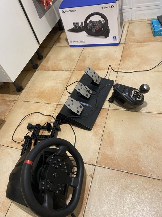 Volante Logitech G29 Driving Force + Pedais (PS5 / PS4 / PS3 / PC) - Completo