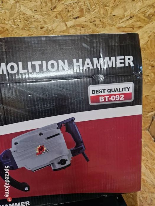 Młot wyburzeniowy likwidacja sklepu