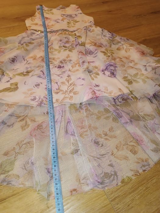 Prześliczna sukienka elegancka 134/140