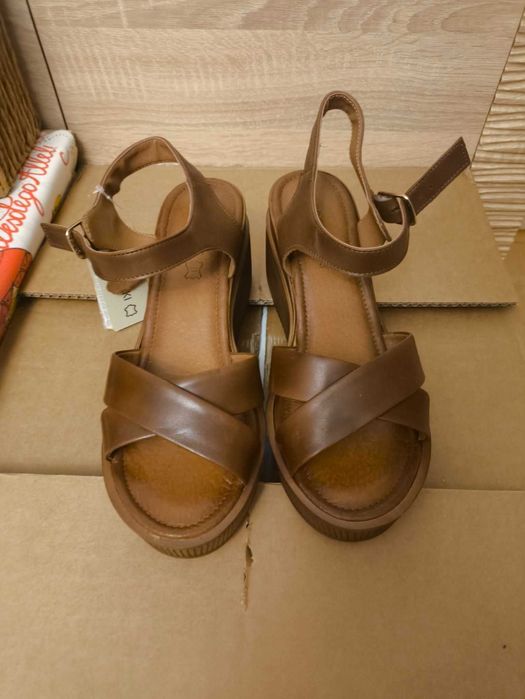 Buty damskie, sandały Lasocki, na koturnie, nowe, rozmiar 41