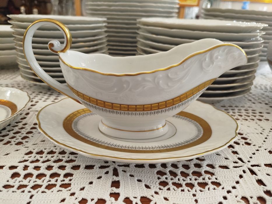 Dinner Service482707515104317443