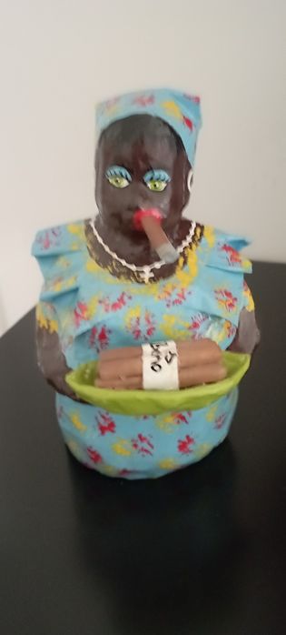 Boneca cubana em papel