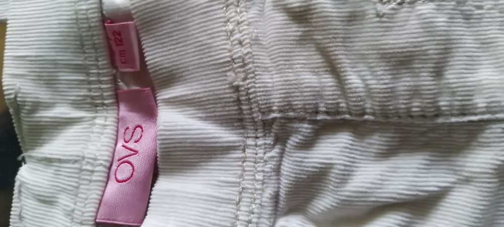 Штани на дівчинку бренду OVS.