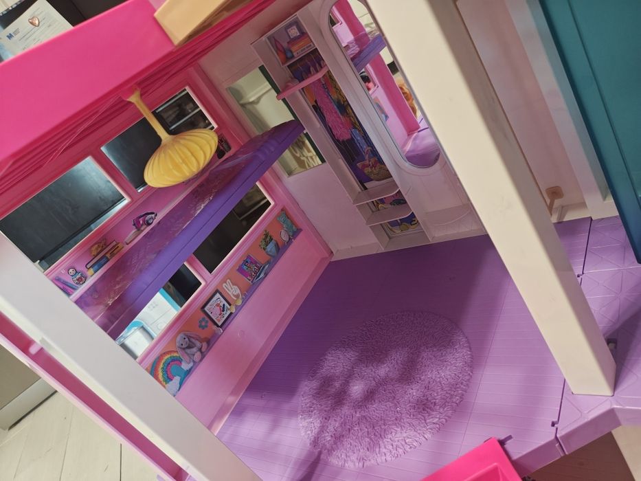 Barbie - domek,kamper, karetką, akcesoria