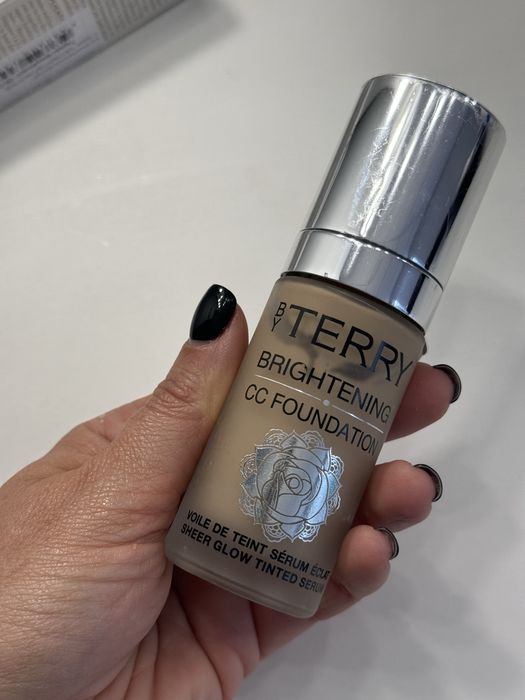 Тональна основа Givenchy Mac yves saint laurent