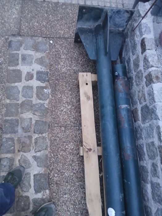Vendo poste ferro  quatro metros