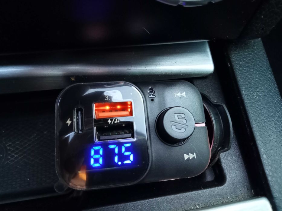 Ładowarka samochodowa BluetoothQ7, samochodowy nadajnik FM
