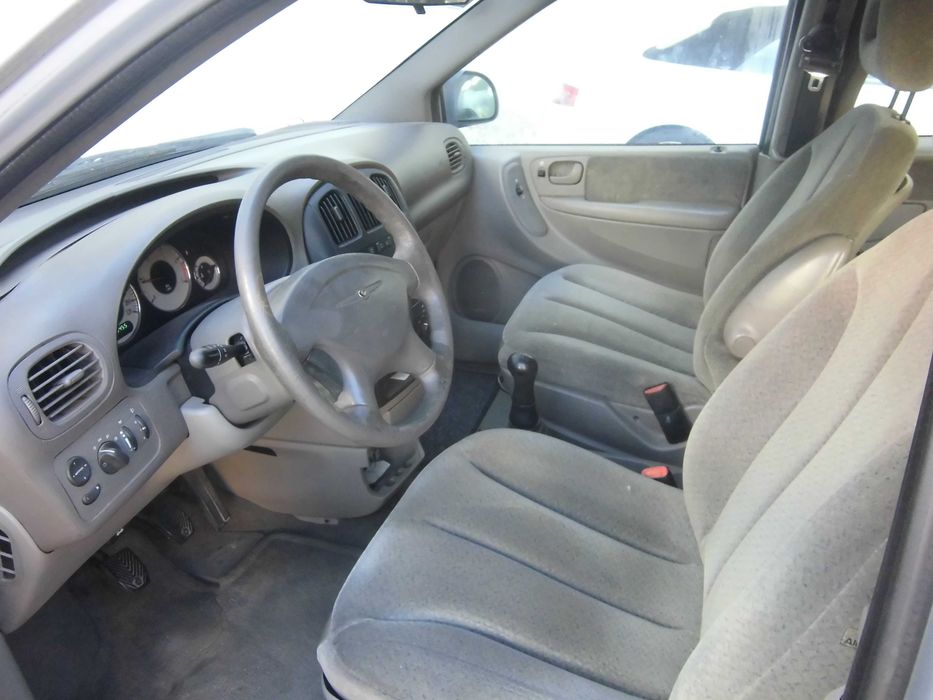 CHRYSLER VOYAGER em  otimas condiçóes vendo porque   fiquei com outra viatura comprei.a com 20.000klm e está impecavel motor e acessorios