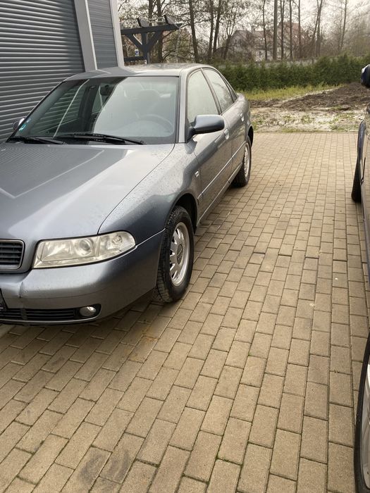 Audi A4 Sedan 1.6 benzyna