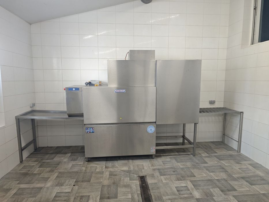 Посудомийна машина тунельна конвеєрна Hobart  CN E1 A CDS