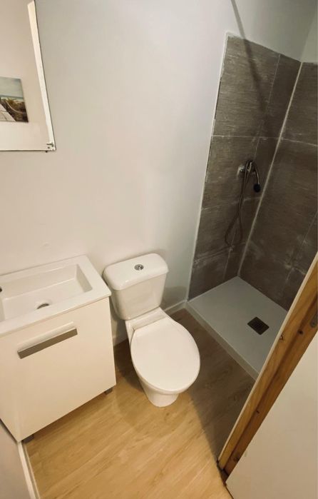 Espaço independente, cozinha e wc