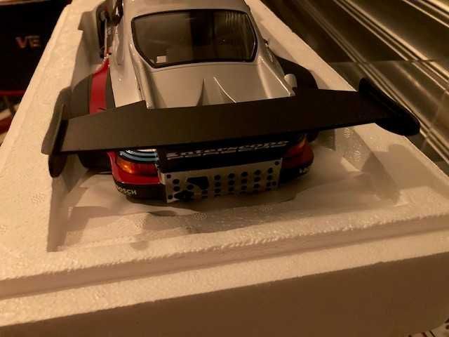 Miniatura 1:12 Porsche 911 CMR Novo