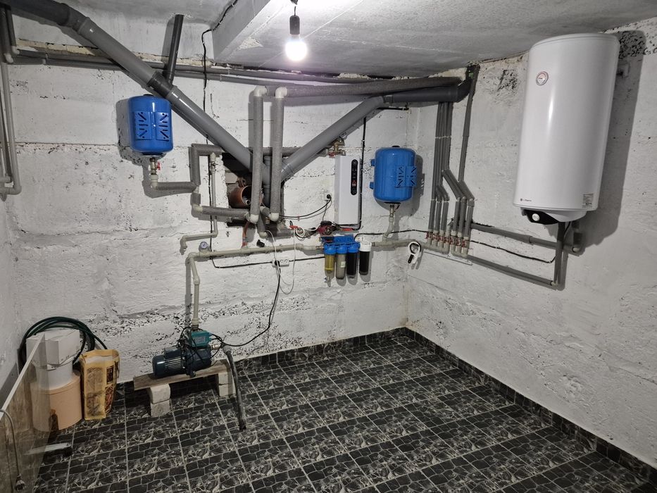 Будинок біля води. Перша лінія