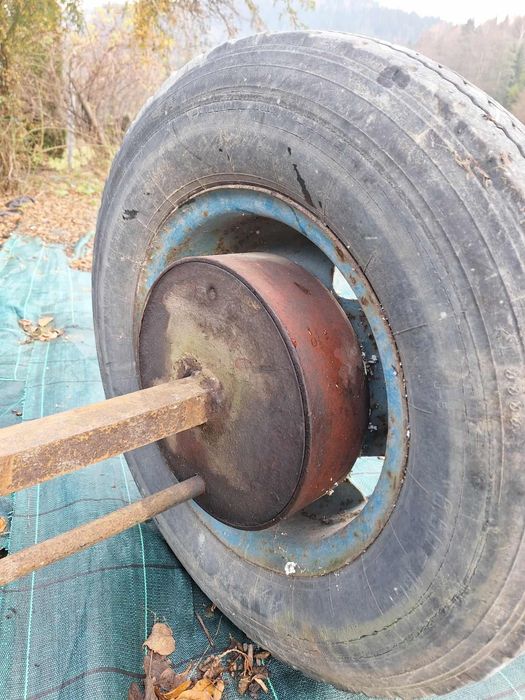 Oś hamowana na 2 koła