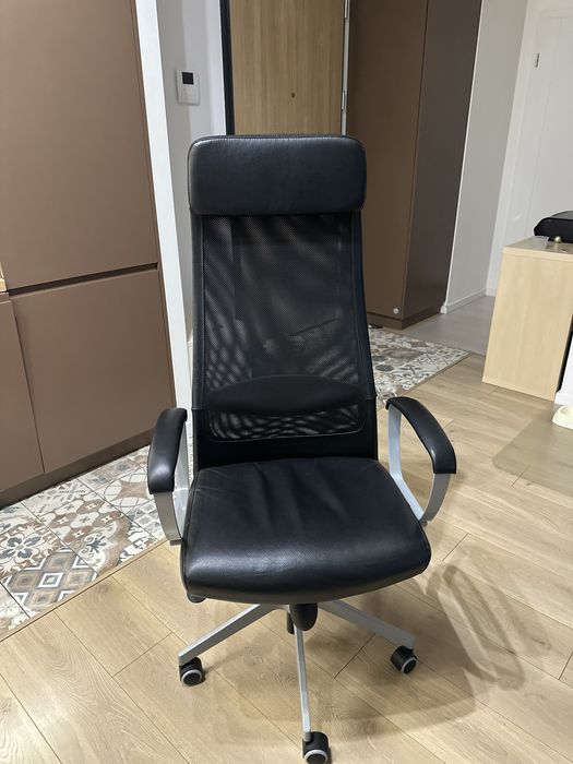 Fotel biurowy IKEA MARKUS, czarny – bardzo dobry stan