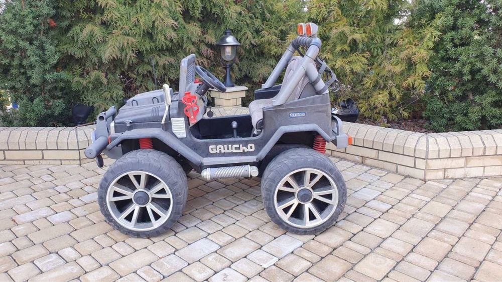 Дитячий електромобіль Peg Perego Gaucho Superpower