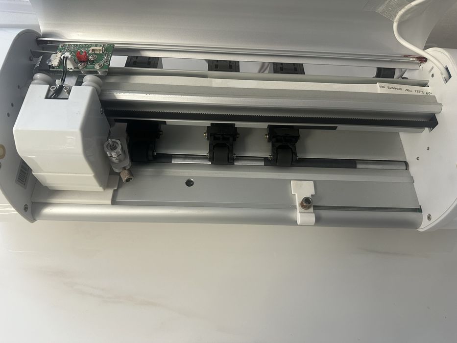 Продам настольный режущий плоттер МС 330