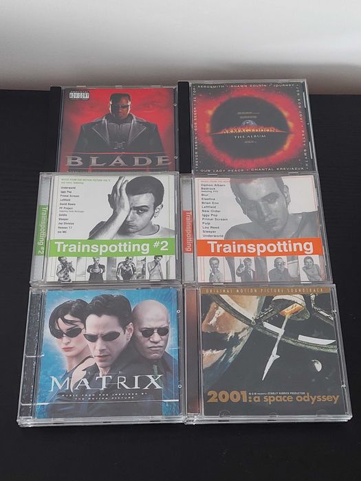 CDs música ... 39 singles, 31 compilações, 11 banda sonora filmes