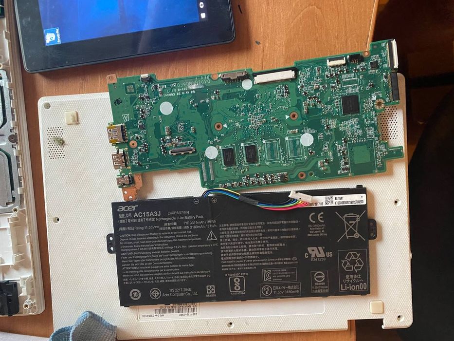 Три різні пристрої (Планшет,Міні ПК, Хром бук)