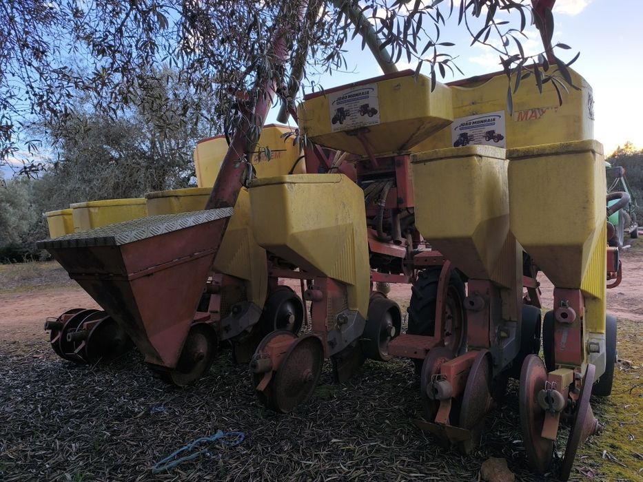 Semeador de milho RAU