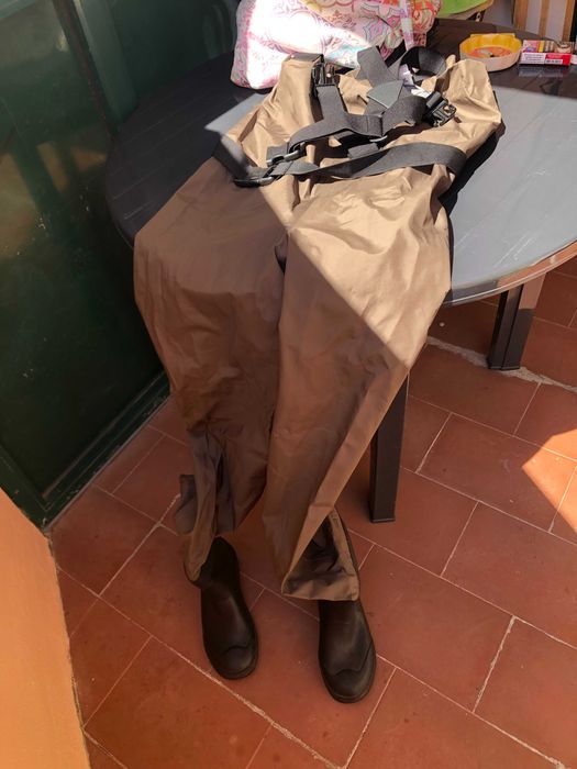 Vadeador Wader da marca Caperlan com bota nº41 para despachar.