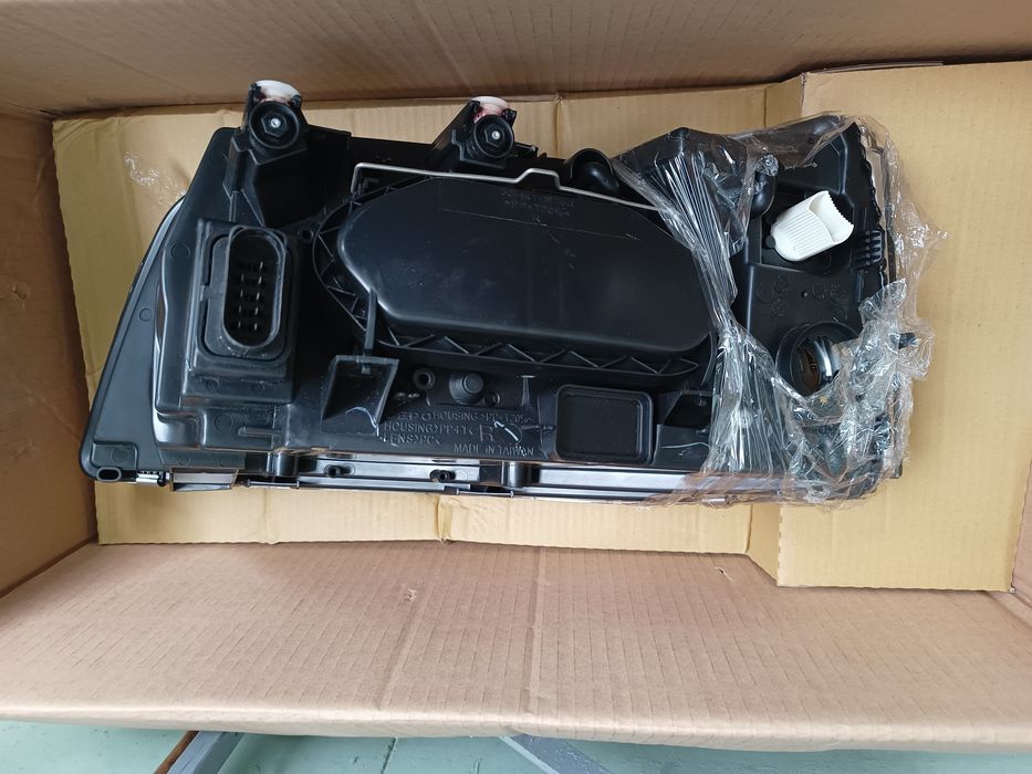 VW T5 Transporter Multivan lampa prawa NOWA