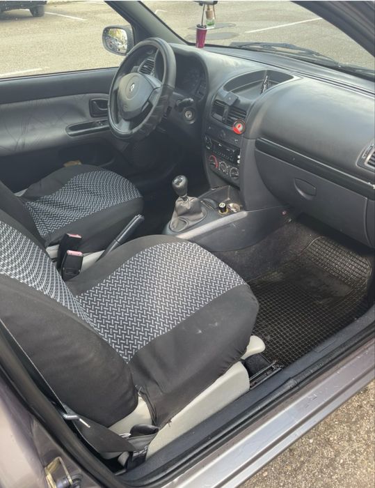 Clio Comercial usado