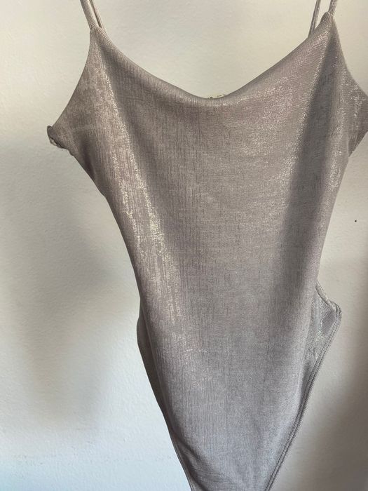 Bodie cinza para festa