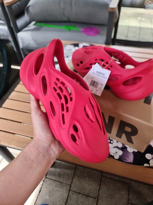 Yeezy foam vermillion