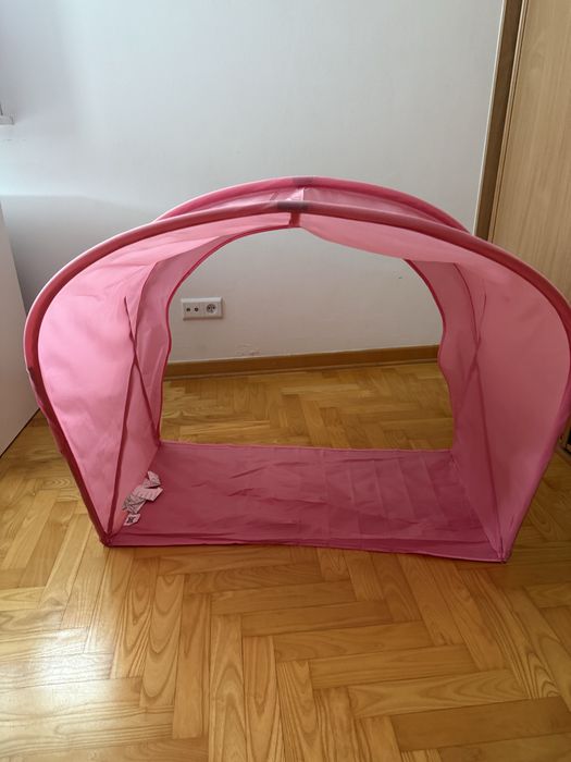 Daszek nad łóżko Ikea