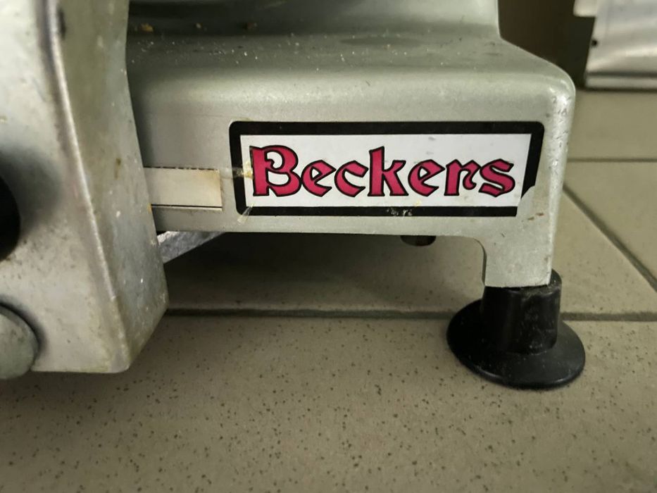Продам слайсер Beckers