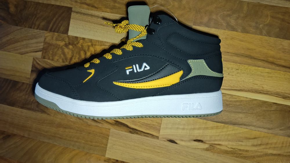 Продам зимние кроссовки