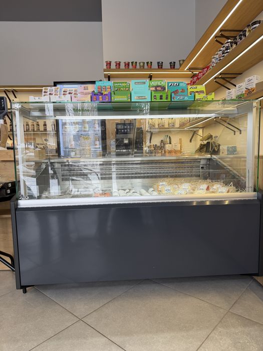 Холодильна вітрина