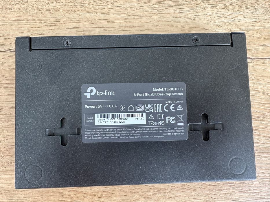Switch Gigabit 8 Portas TP-Link TL-SG108S (Com Carregador)