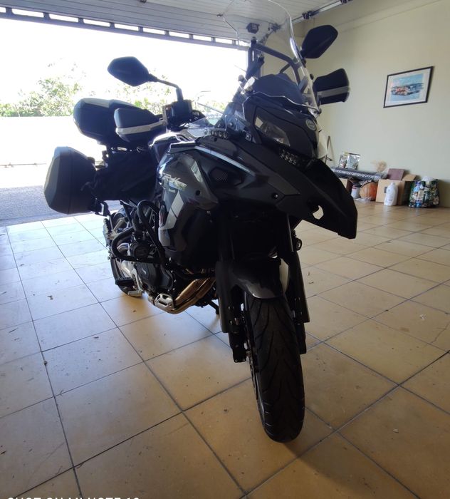Benelli TRK 502 com extras