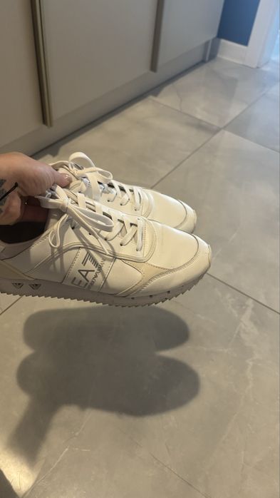 Buty biale armani