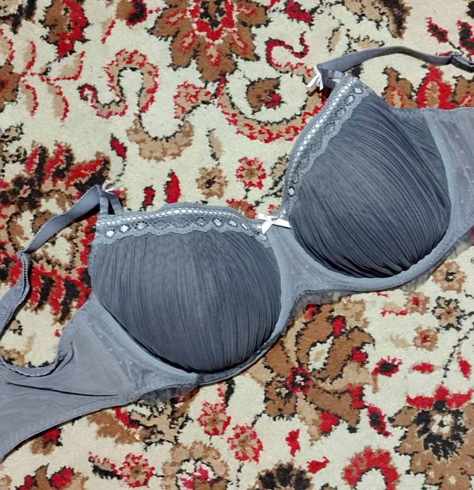 Бюстгальтер жіночий