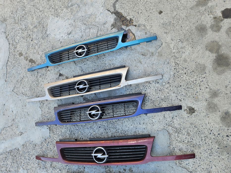 Решітка радіатора Опель Астра Ф Opel Astra F решетка радиатора Запчаст
