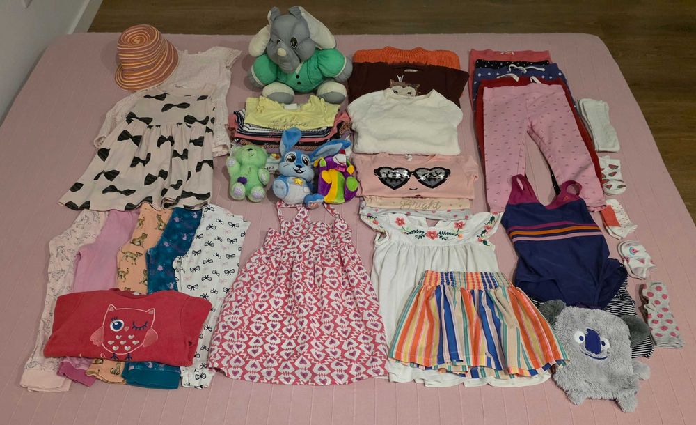 Vendemos várias peças de roupa de criança da nossa Netinha