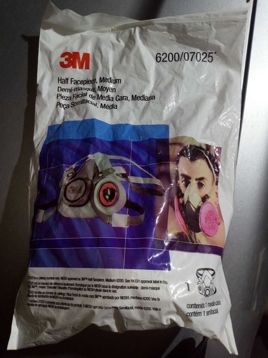 Продам полумаска 3М
