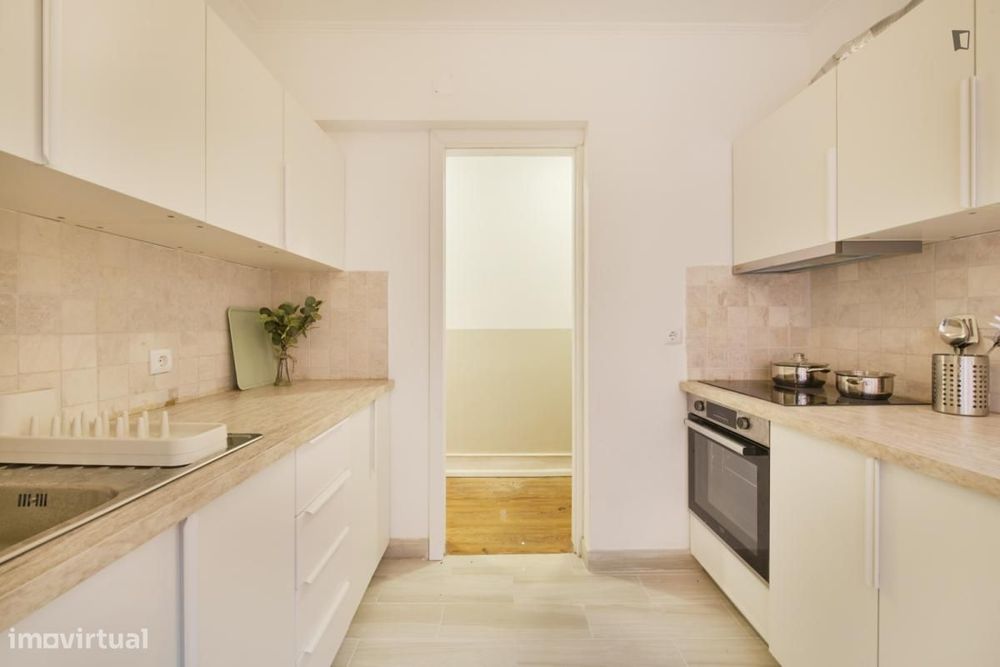 Quarto - localizado em Alameda Lisbon