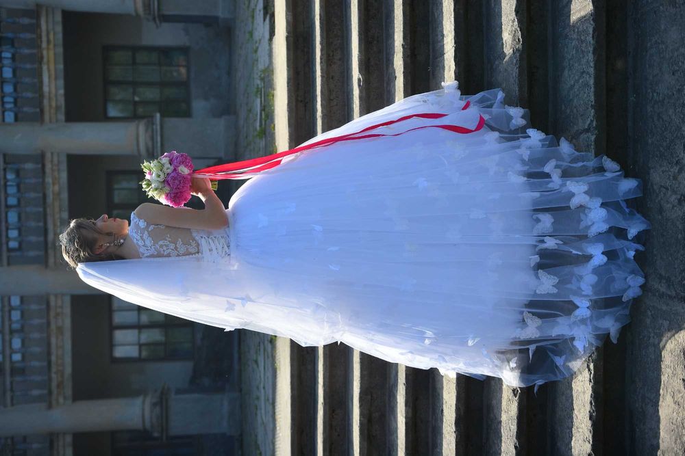 Весільне плаття білого кольору