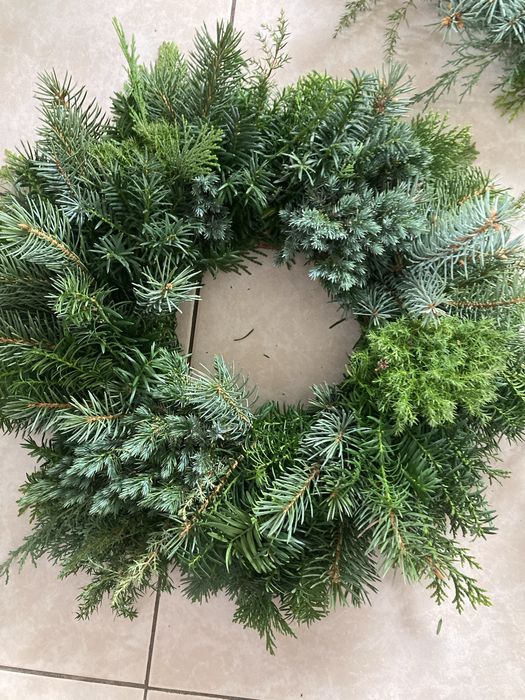 Wieniec z gałązek żywych