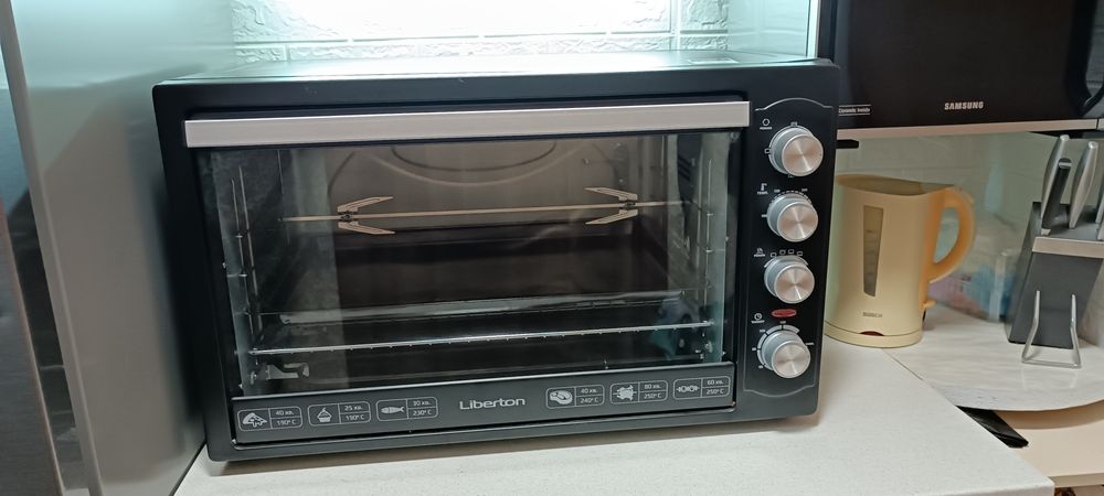 Електропечь Liberton Leo-800, на 80 литров.