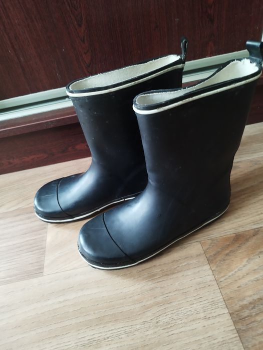 Продам резиновые сапоги р. 35