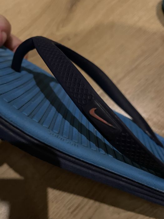 Chinelos da nike dois por um