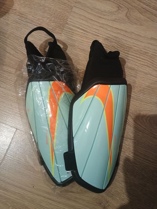 Sprzedam nowe ochraniacze do piłki nożnej